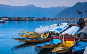 Houseboat and Shikara Ride